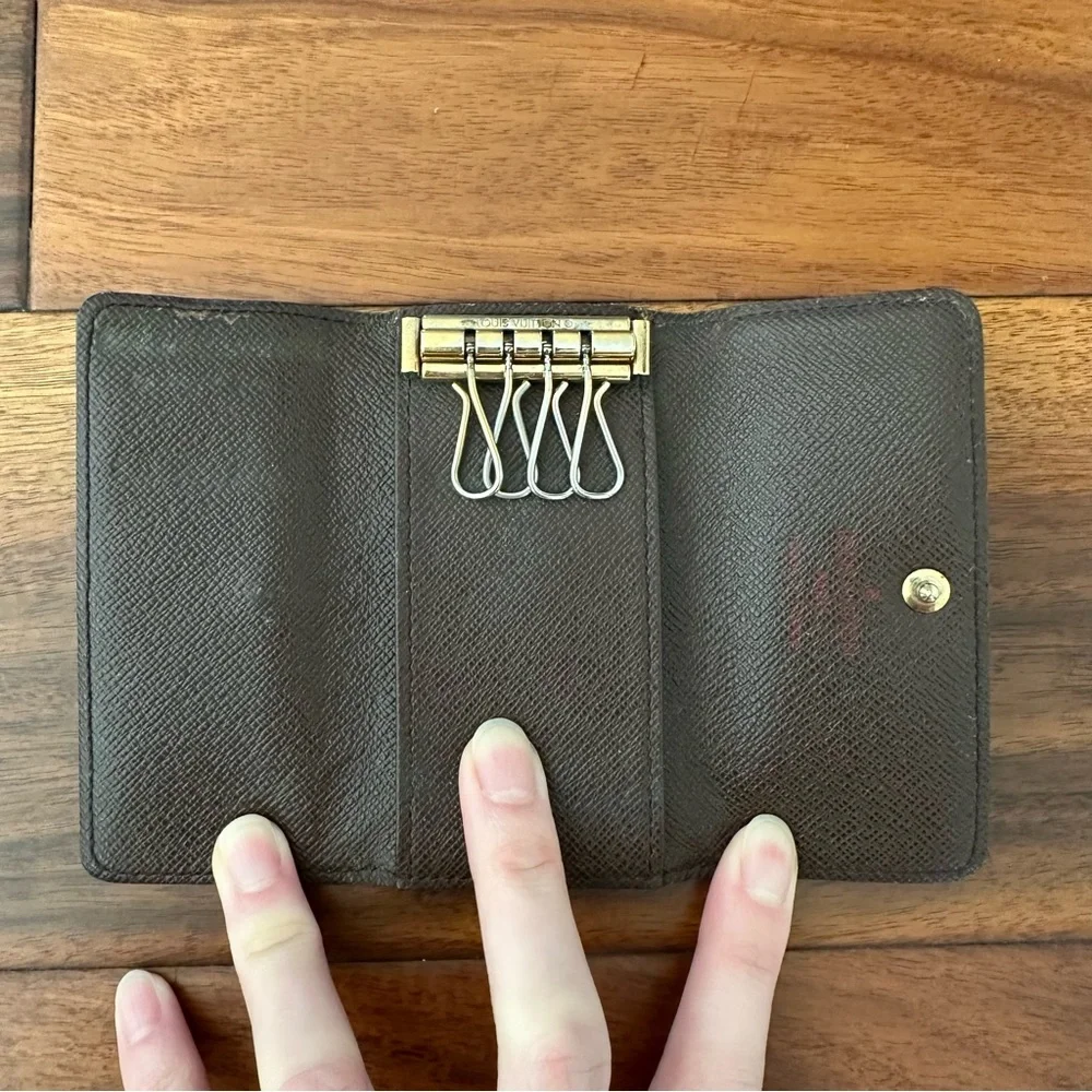 Vintage Authentic Louis Vuitton Damier Ebene 4 Key Holder - Unisex